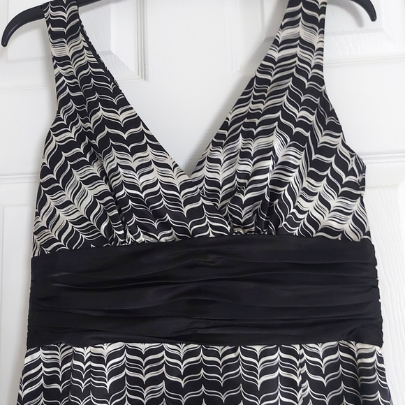 London times formal sleeveless dress - Picture 2 of 8